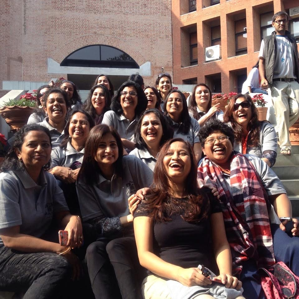 93 Dames laughing